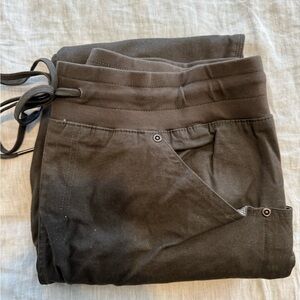 Duluth Trading Co. Women’s Dark Cargo Pants